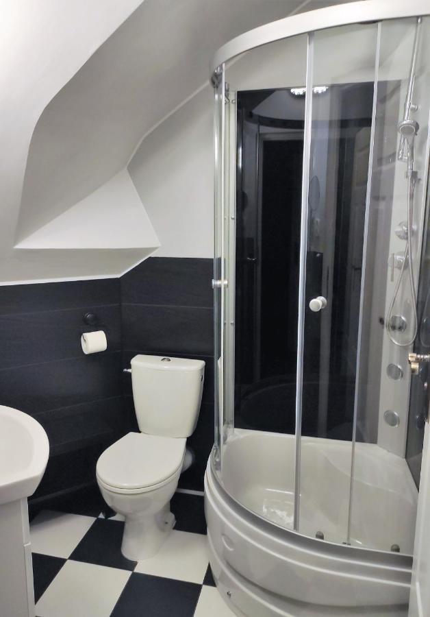 Вилла "Route 62" Airport Modlin Golawin Экстерьер фото